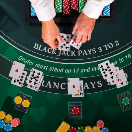 Blackjack: Wann Karten Ziehen? Strategie und Tipps