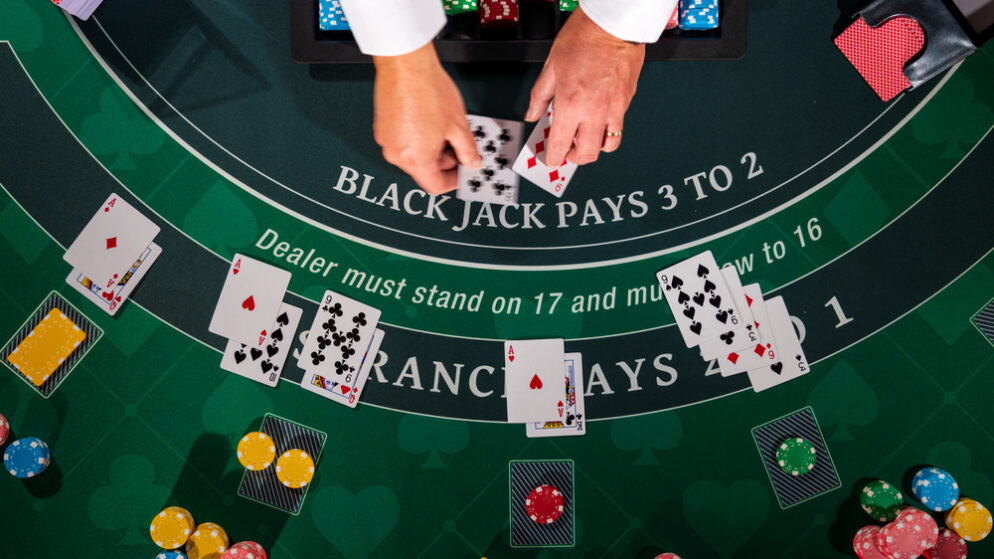 Blackjack: Wann Karten Ziehen? Strategie und Tipps